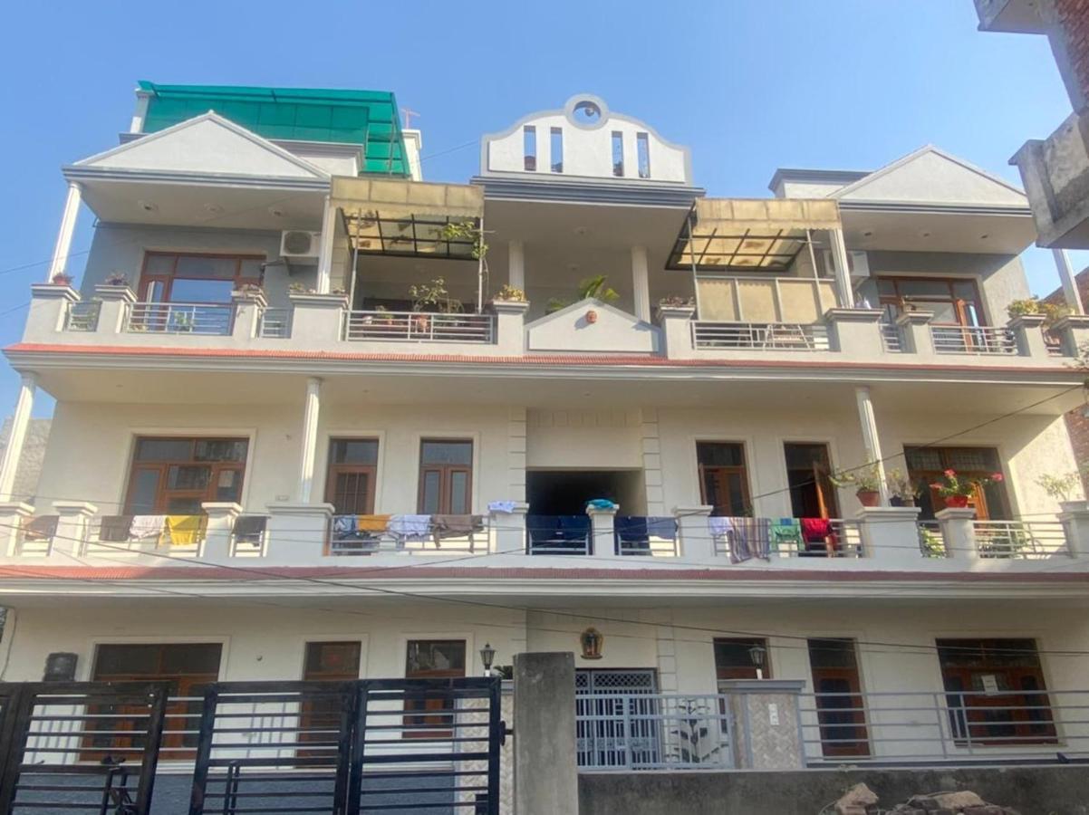 Negi Lodge Chandīgarh エクステリア 写真