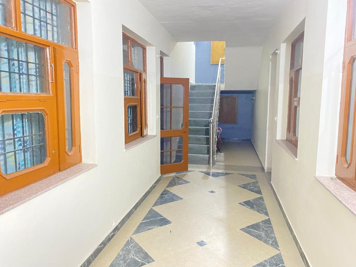 Negi Lodge Chandīgarh エクステリア 写真
