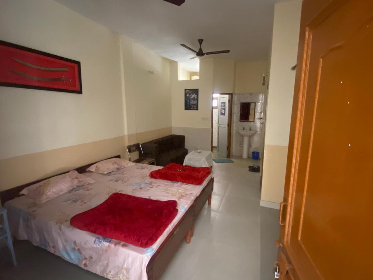 Negi Lodge Chandīgarh エクステリア 写真