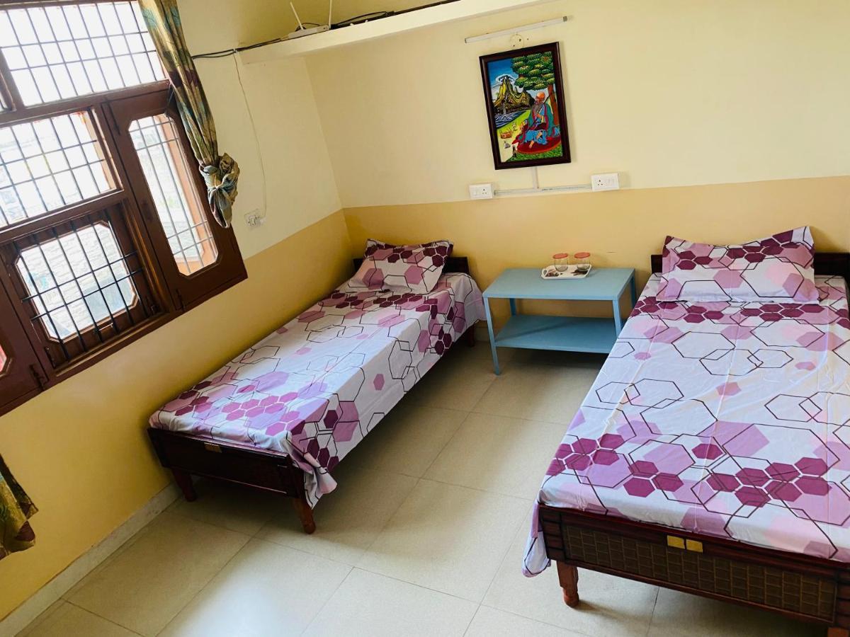 Negi Lodge Chandīgarh エクステリア 写真